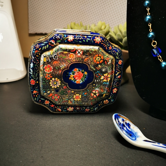 Lot of Jewelry, Trinket Dish, and Trinket ~ 8 Pieces ~ I'm Blue - Picture 4 of 16